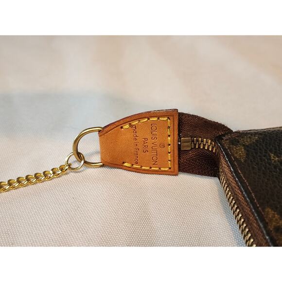 Louis Vuitton Pochette Accessoires Monogram Canvas Shoulder Bag Vintage LV - Picture 9 of 15